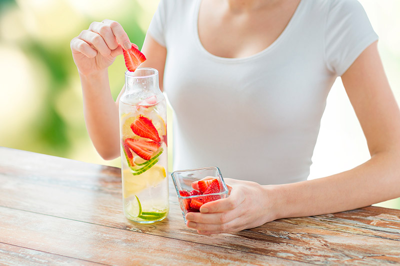 При выходе из голодовка первый прием пищи должен быть максимально легким и с небольшим содержанием калорий Выход из голодовки поможет быстрее адаптировать организм после стресса к нормальному питанию