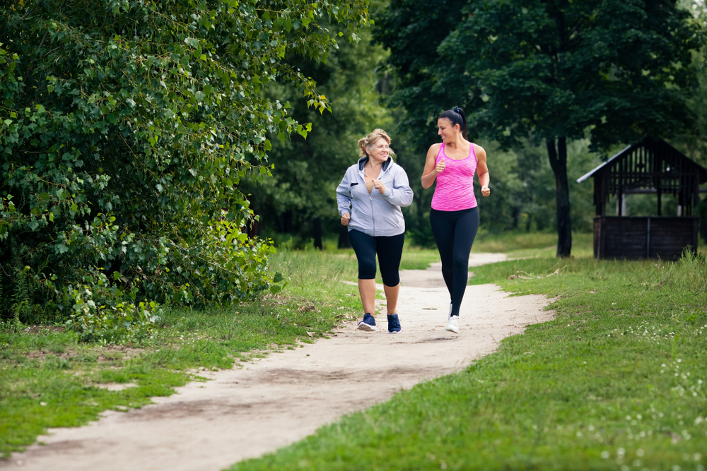 При физических нагрузках ускоряется метаболизм, так как растет нужда в энергии. В итоге организм тратит запасенную энергию Почему люди вынуждены заниматься спортом?