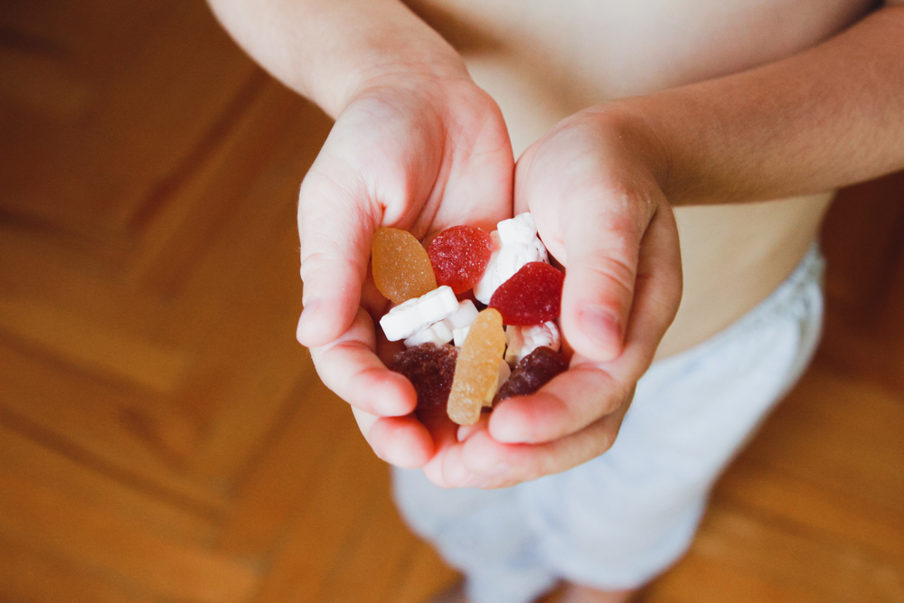 Дошкольники и ребята младшего школьного возраста с удовольствием будут рассасывать леденцы, жевать пастилки или мармеладки В какой форме выпускаются витамины для детей?