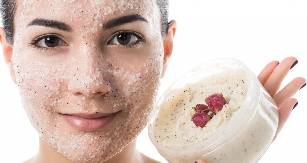 Основа скраба воздействует на кожу лица. Может ее смягчать, питать, увлажнять, насыщать витаминами скраб