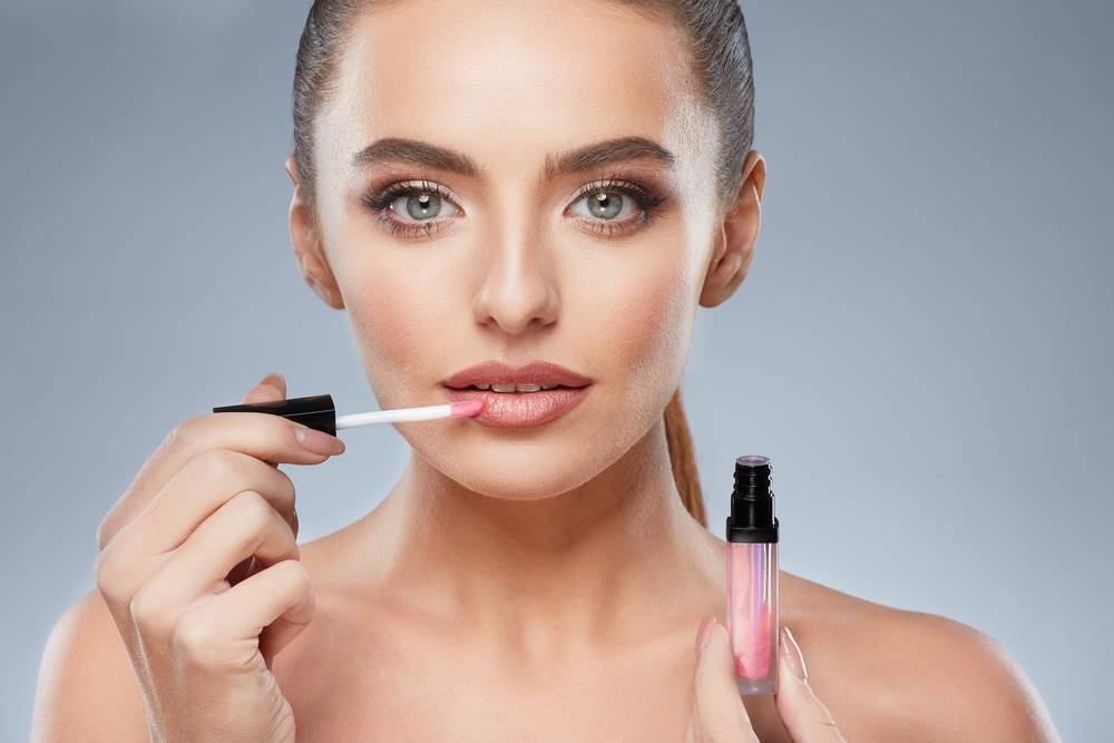 Натуральные эфирные масла имеют очень высокую концентрацию. В природе они не встречаются в такой концентрации ни в одном растении. Поэтому при их применении нужно соблюдать осторожность Натуральные эфирные масла