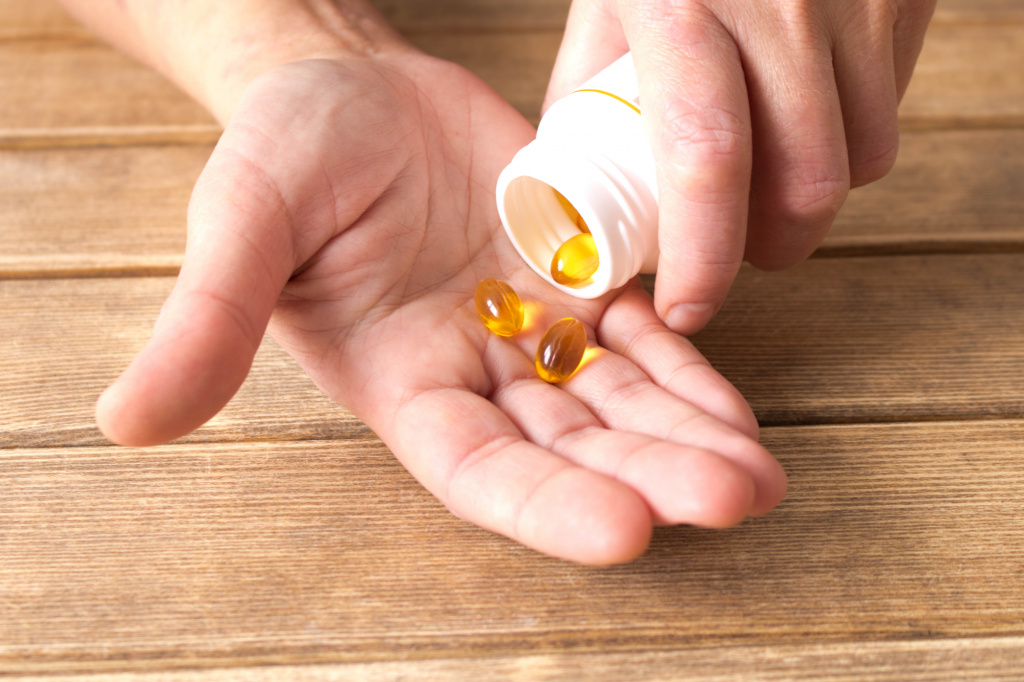 Врачи рекомендуют принимать витамин D либо утром, либо днем, но обязательно во время еды Утренние часы не усиливают эффективность действия витамина