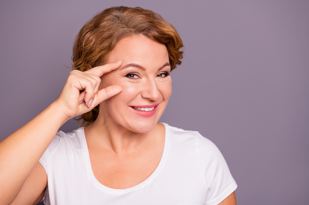 Избавиться от морщин и носогубных складок можно не только при помощи пластической хирургии. Иногда достаточно начать делать специальную гимнастику и нормализовать уход за лицом Профилактика образования носогубной складки