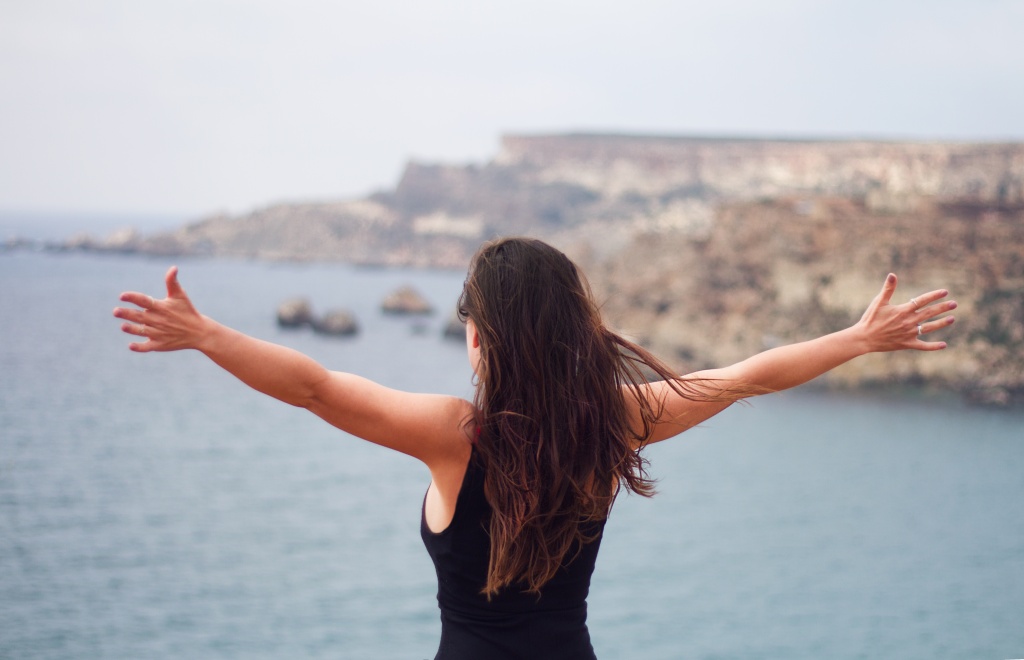 Руки – одна из самых «проблемных» зон во время похудения. </strong>Особенно сложно их трансформация дается женщинам Руки