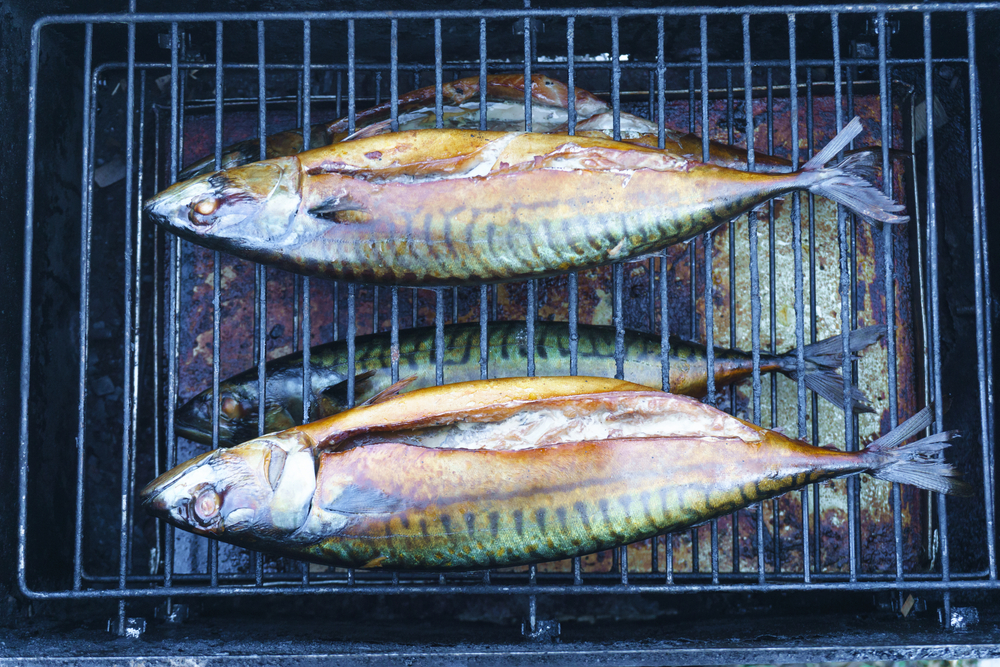 Жирная морская рыба содержит белки, кислоты омега-3, витамины группы В, полезные жиры Жирная морская рыба