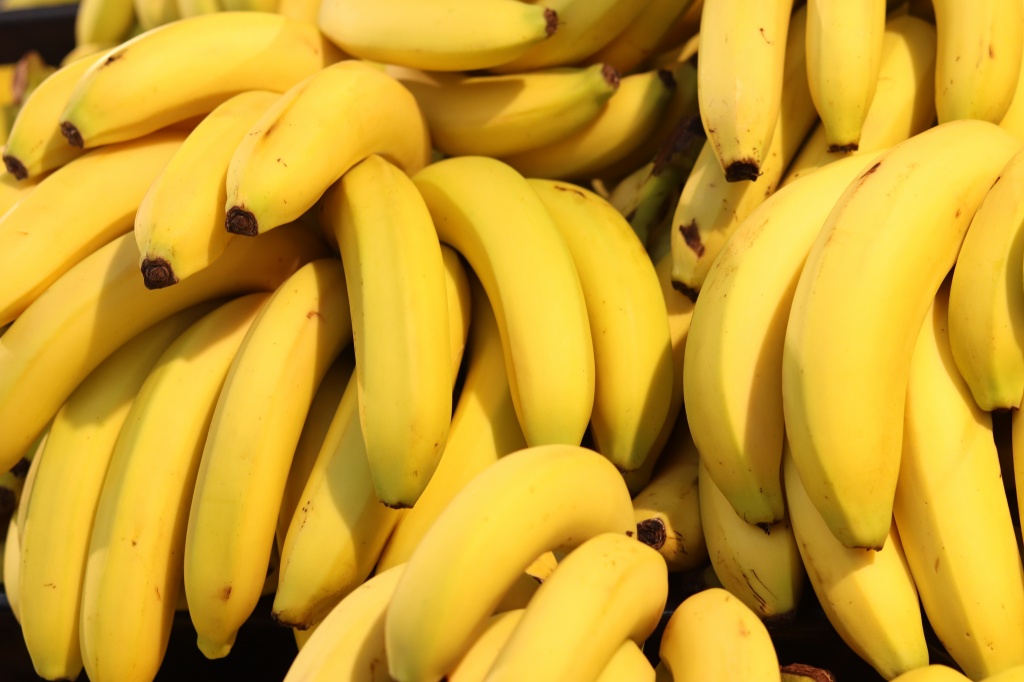 Атлетам рекомендуют съедать банан перед тренировкой для повышения физической выносливости и обеспечения организма энергией. Бананы полезны при болезнях сердца и сосудов