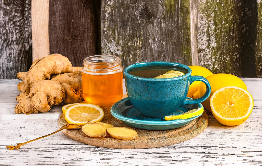 Шиповник благотворно влияет на иммунитет и состав крови. Он богат аскорбиновой, лимонной и яблочной кислотами, дубильными веществами Чай с шиповником