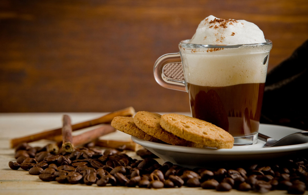 Главная притягательность этого десерта заключается в пышной молочной пене Капучино