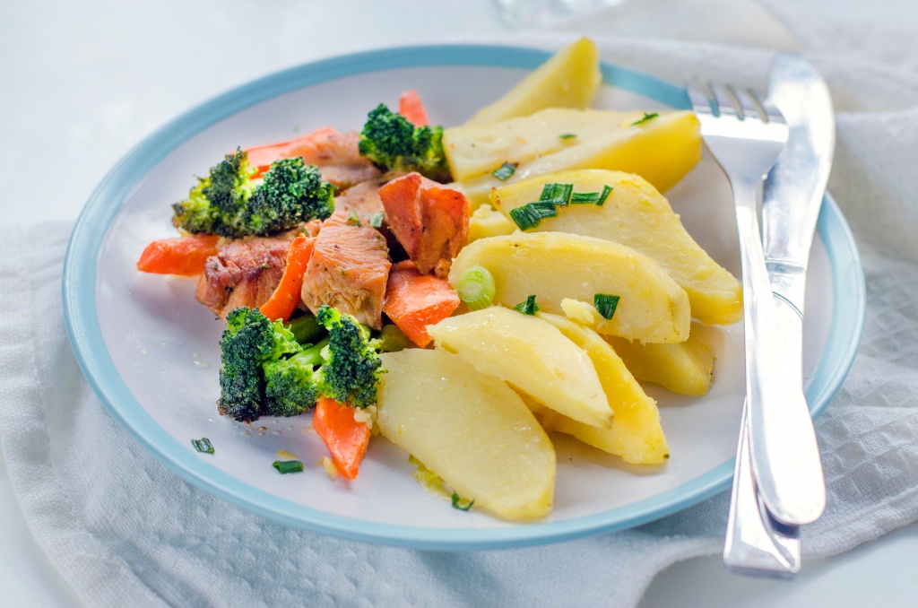 При добавлении к овощному набору мяса, сала, масла, вкус улучшается, но число калорий возрастает почти в три раза Польза и особенности