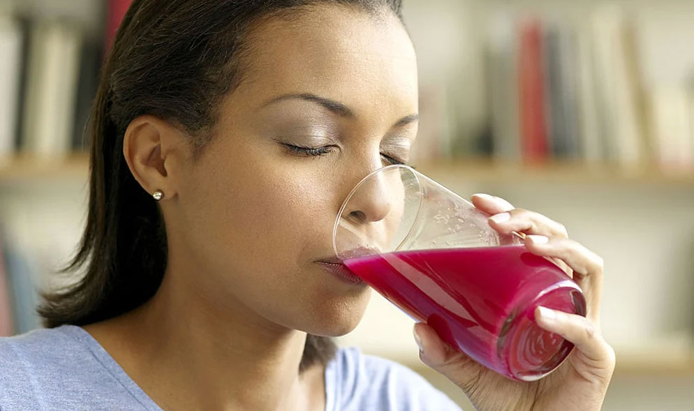 Разрешается пить чай, компоты и морсы из свежих ягод, иногда - кисель чай, компоты и морсы из свежих ягод