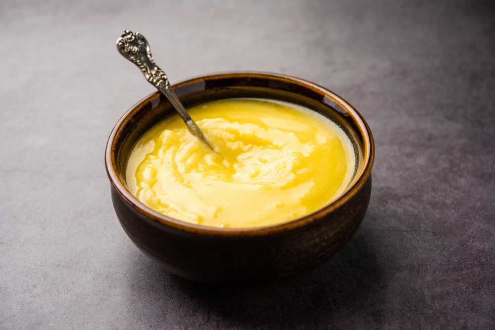 В процессе приготовления из Гхи полностью удаляются нежелательные компоненты, которые могли бы стать нагрузкой для печени и кишечника Использование Гхи не наносит вреда организму