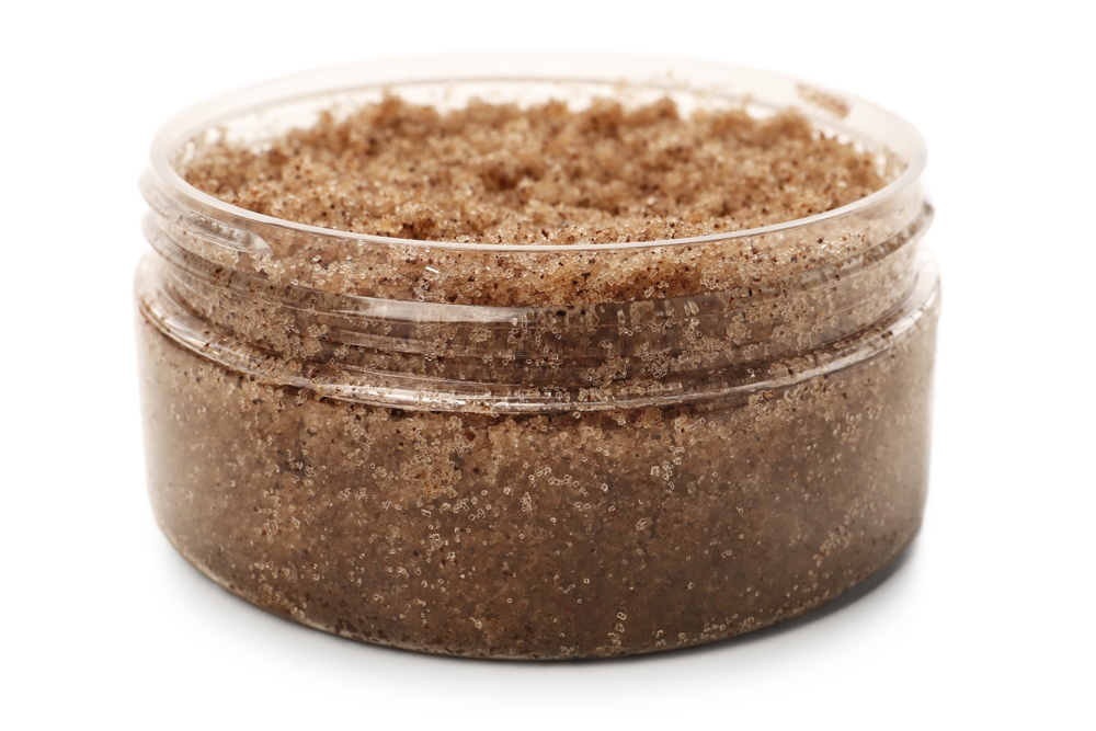 Сложно сегодня встретить женщину, которая бы не знала, что представляет собой скраб скраб