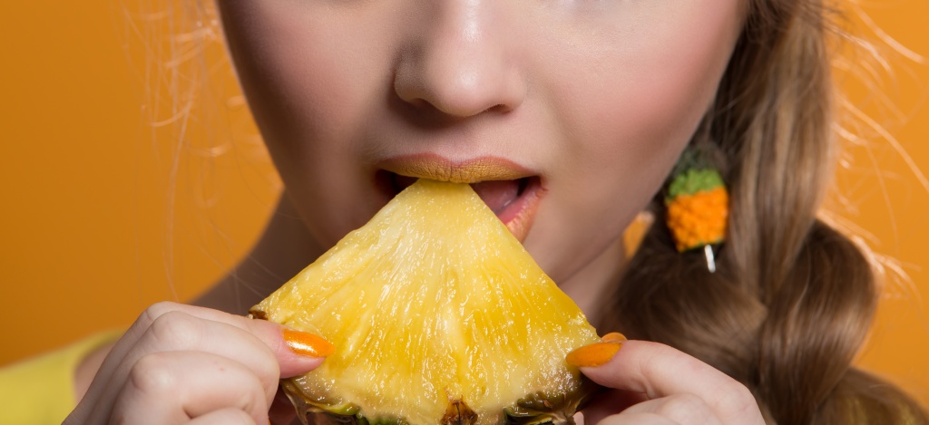 Сторонникам натурального лечения следует употреблять в пищу соответствующие продукты Фрукты, овощи и ягоды важно употреблять сырыми