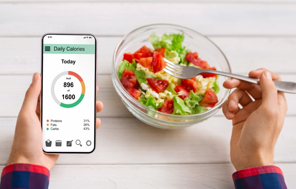 Ведите подсчеты, но не относитесь к этому слишком щепетильно, потому как считать калории и энергозатраты со 100% точностью вы все равно не сможете Старайтесь потреблять столько калорий, сколько расходуете