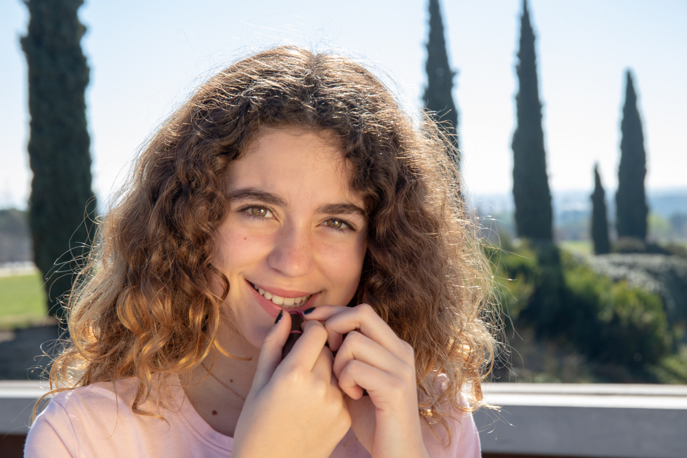 Слишком флегматичным детям, которые обладают еще и постоянным пониженным давлением, включать в рацион кофе можно с более раннего возраста, чем активным холерикам Перевозбуждение нервной системы, которое вызывает проблемы со сном, излишнюю активность, снижение уровня стрессоустойчивости