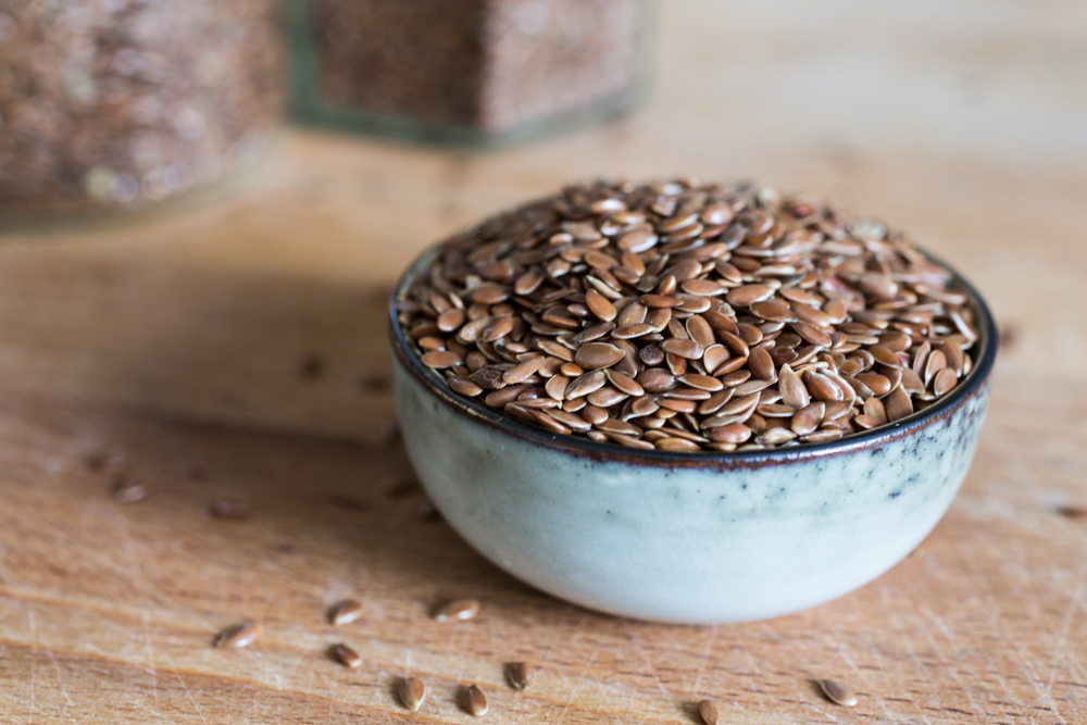 Масло из семян льна богато омега-3 и -6 жирными кислотами Масло из семян льна