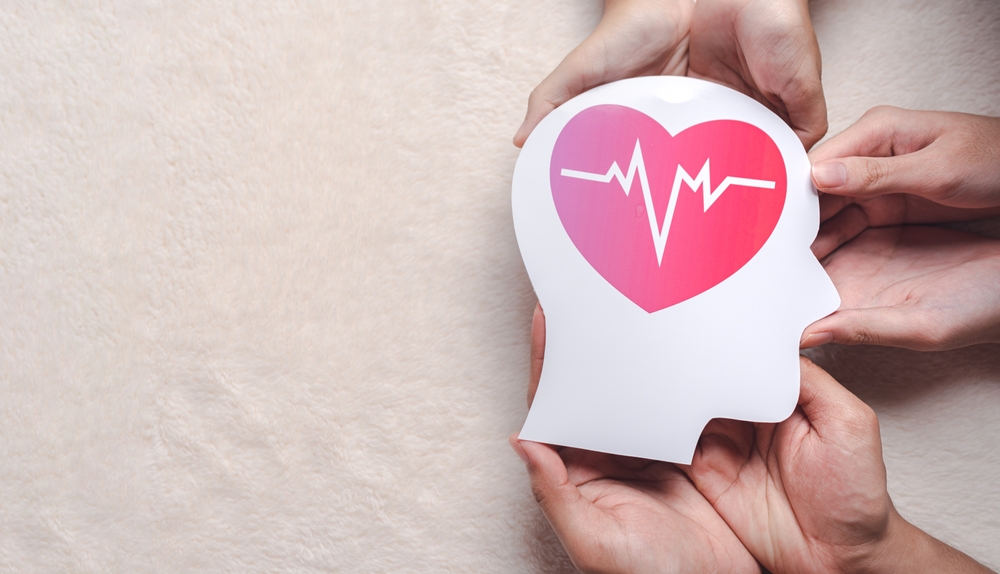 Из тирозина в организме вырабатывается адреналин. Этот гормон сужает сосуды, благодаря чему перераспределяется объем крови в организме Адреналин