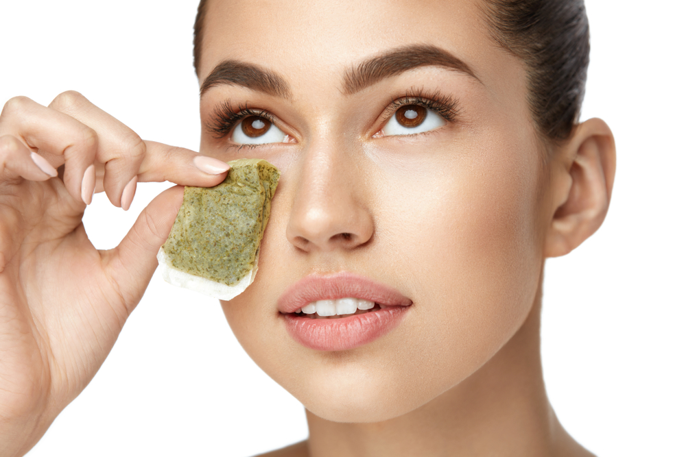 Чтобы быстро убрать дефект, можно сделать компресс с черным или зеленым чаем Как быстро убрать дефект?