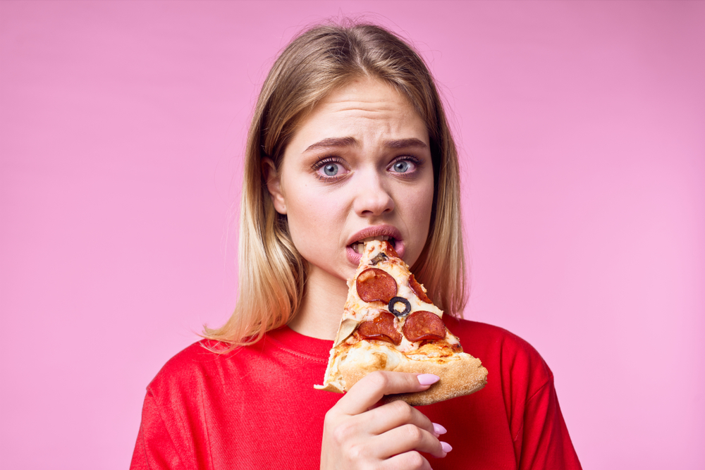 Употребление алкоголесодержащих напитков стимулирует аппетит и ослабляет самоконтроль С алкоголем лучше расстаться