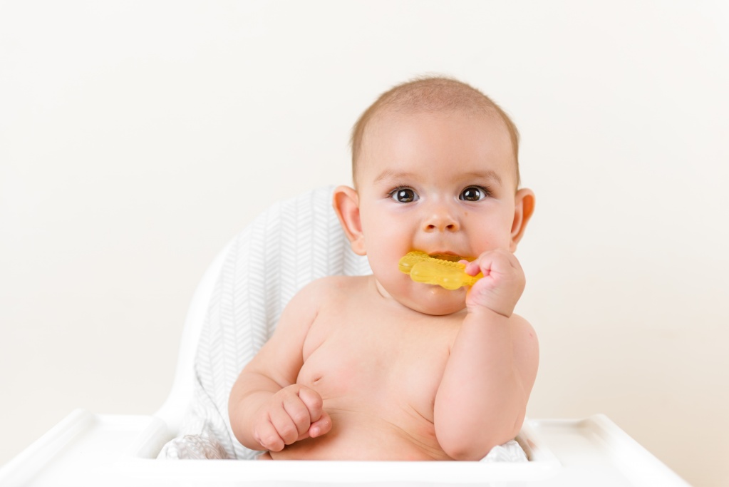 С девяти месяцев дети охотно едят клубнику Какие фрукты наиболее полезны для ребенка?