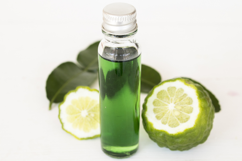 В состав продукта входит большое количество ароматических соединений. Каждое из них вносит свою ноту в аромат масла Эфирное масло бергамота