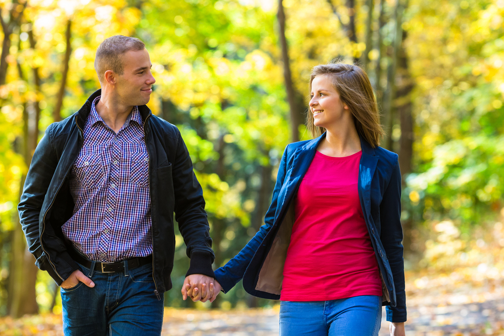 Прогулки на свежем воздухе помогут справиться с чувством усталости и разбитости после сна Прогулки или пробежки на свежем воздухе