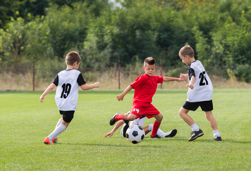 Чтобы ребенок похудел, нужно увеличить активность и физическую нагрузку. Отдать ребенка в спортивную секцию. Иногда лучше самому стать примером своему чаду