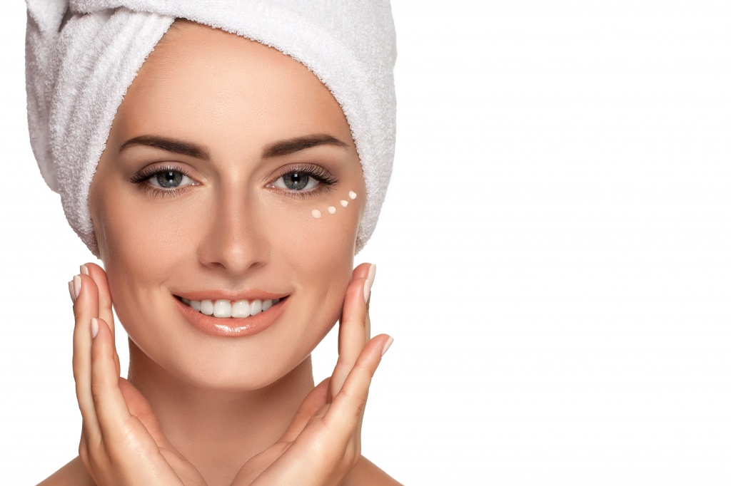 Желательно применять средства с увлажняющим и охлаждающим эффектом Как учитывать возрастные особенности?