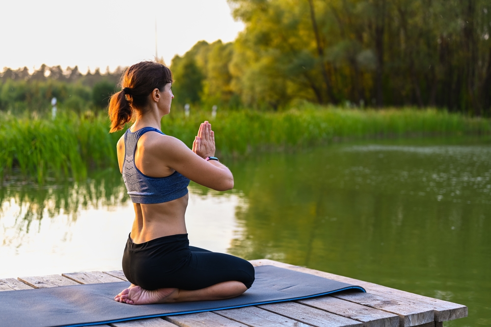 Занятие йогой или медитацией помогут держать уровень эстрогена в норме Занятие йогой или медитацией