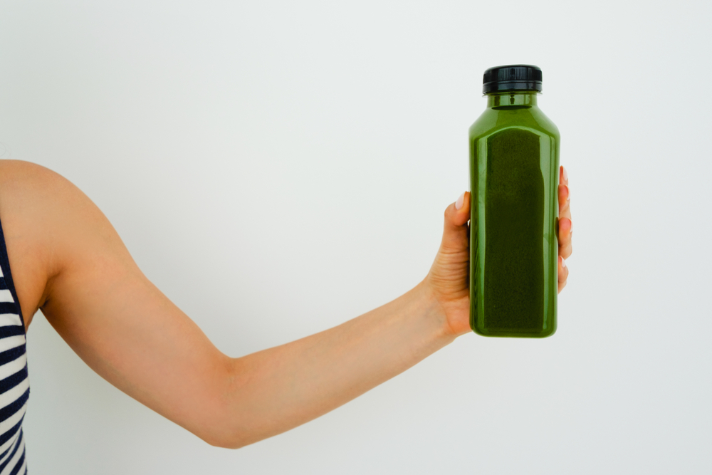 Помимо борьбы с перхотью, такие шампуни нормализуют деятельность сальных желез Преимущества и недостатки