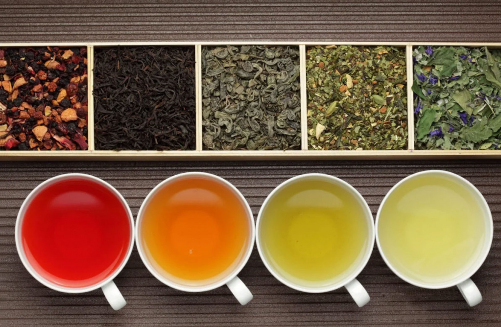Черный, зеленый, белый, улуны — все эти чаи готовятся из листьев и почек кустов Camellia sinensis Черный, зеленый, белый, улуны