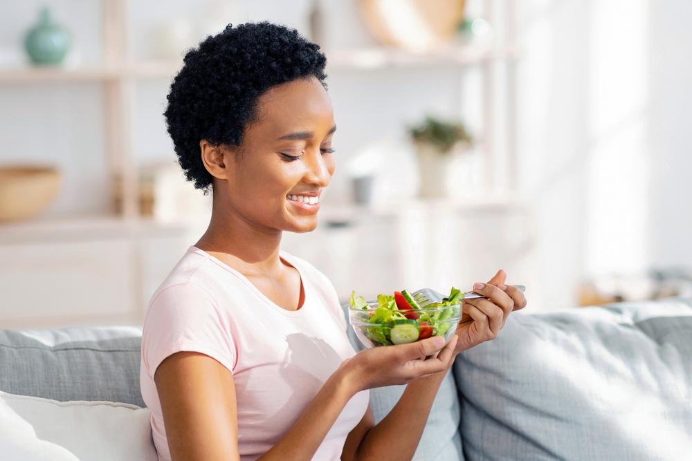 Врач-диетолог правильно оценит ваше физическое состояние и посоветует изменения в рационе, которые помогут организовать правильное похудение в домашних условиях Врач-диетолог