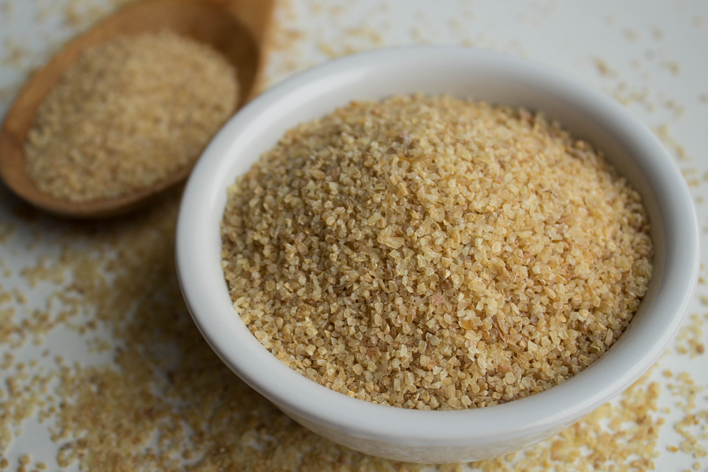 Клетчатка - это разновидность углеводов, частицы которой не перевариваются полностью и не распадаются на глюкозу Клетчатка