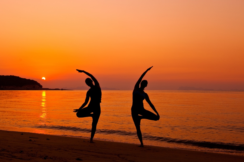 После вечерних занятий улучшится качество сна, процесс засыпания будет более быстрым Вечерняя йога