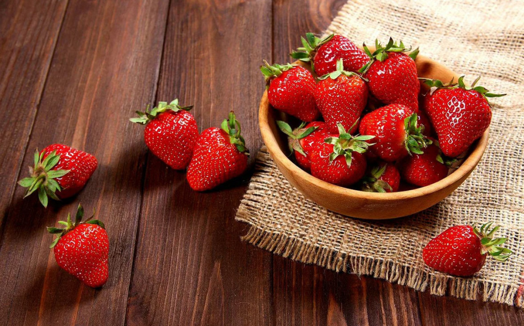 Вещества, которые содержатся в клубнике, позволяют контролировать уровень сахара в крови Клубника