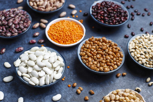 Бобовые богаты белком и медленными углеводами, которые помогают притормозить усвоение глюкозы и хорошо насыщают организм Бобовые