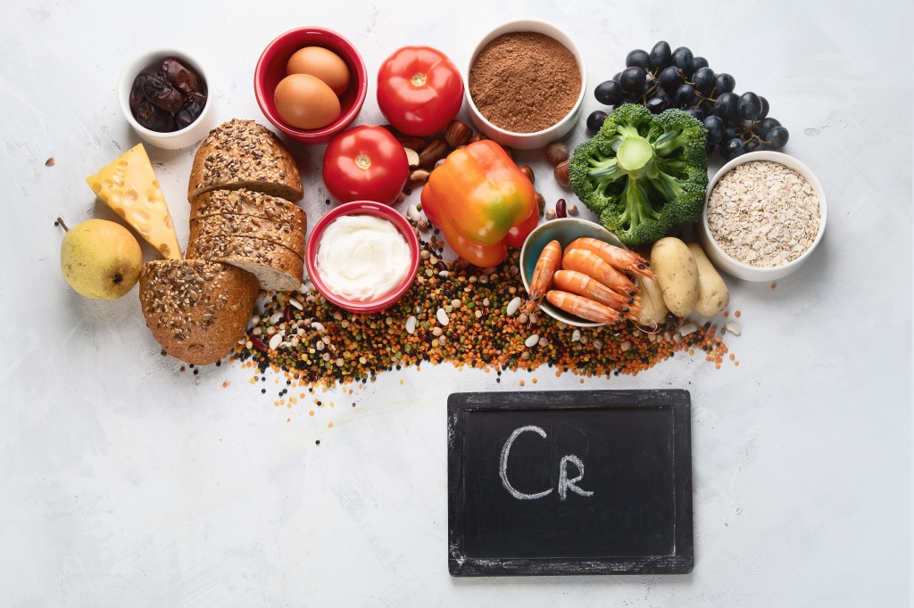 Чем больше дефицит хрома в организме, тем больше нас тянет на сладкое. Получается замкнутый круг: чем больше сахара поступает в организм, тем больше истощаются запасы хрома Симптомы, сигнализирующие о дефиците хрома