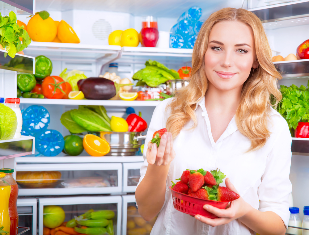 Хранение продуктов в холодильнике помогает замедлить потерю витаминов Хранение продуктов в холодильнике