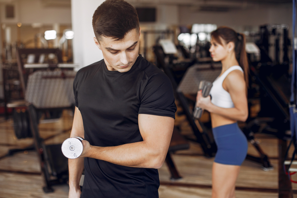 Если вам нужен легко и быстроусвояемый белок для восстановления мышц после тренировок, отдайте предпочтение добавке в форме изолята При отсутствии непереносимости лактозы и желании сэкономить выбирайте сывороточный концентрат с как минимум 80%-ым содержанием белка