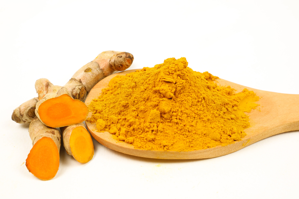 Куркума содержит куркумин, известный своими противовоспалительными и гиполипидемическими свойствами Куркума