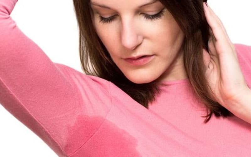 С повышенным потоотделением часто связано волнение, чувство страха, эмоциональное напряжение и другие проблемы Почему человек сильно потеет?