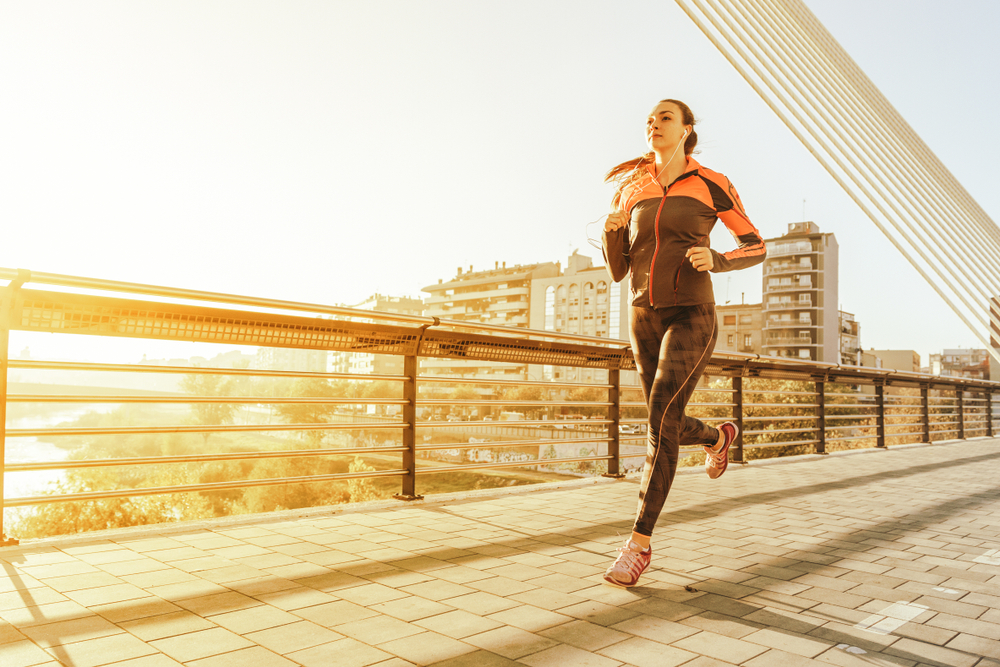 Бег – травмоопасный вид спорта – поэтому важно выбрать хорошую спортивную экипировку girl_run-3.jpg