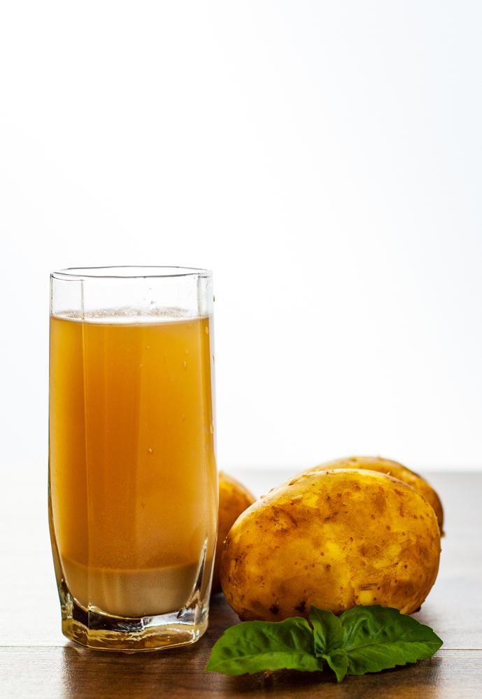 Картофельный сок нужно принимать в течение 30 минут после отжима Картофельный сок нельзя хранить