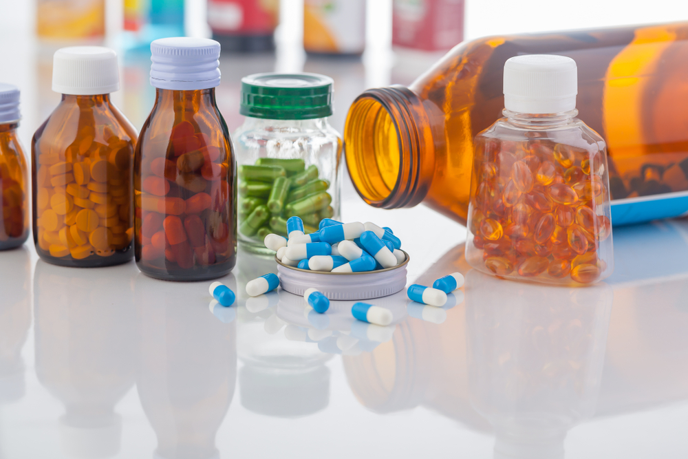 Альфа-липоевая кислота быстро поглощается нервными, мозговыми и сердечными клетками. Это позволяет использовать ее не только как спортивное питание, но и как лекарственный препарат при лечении многих болезней Альфа-липоевая кислота усиливает действие витаминов E и C, что способствует улучшению иммунитета и состояния кожи. По спектру биохимического воздействия на организм она схожа с витаминами B