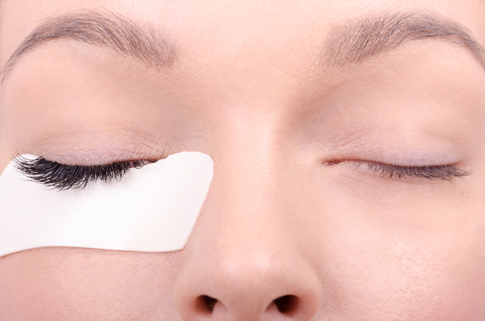 В экстренном случае макияж можно удалить при помощи подручных средств Подручные средства для снятия макияжа