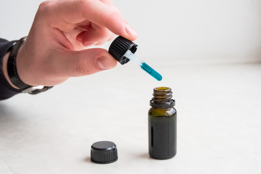 Зеленка подсушивает язвы и подходит для профилактики грамположительных бактериальных инфекций Бриллиантовый зеленый