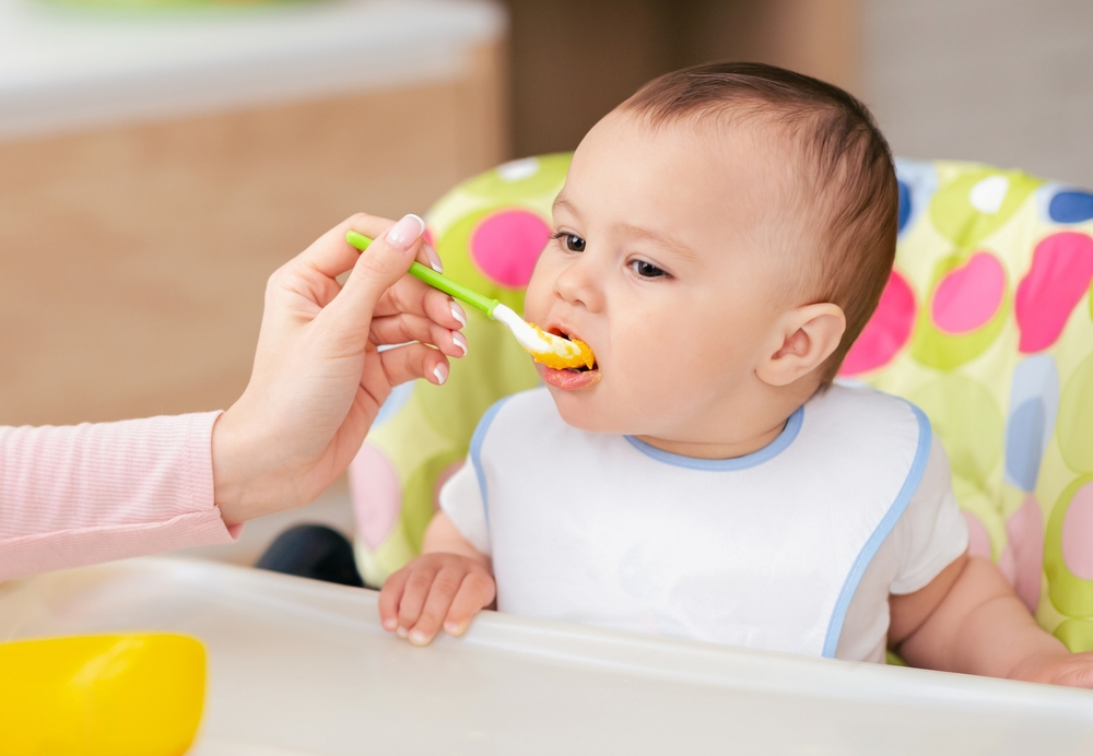 Обычно укропную воду дают небольшими дозами, но постепенно ее увеличивают. Для начала хватает одной чайной ложки средства Укропная вода