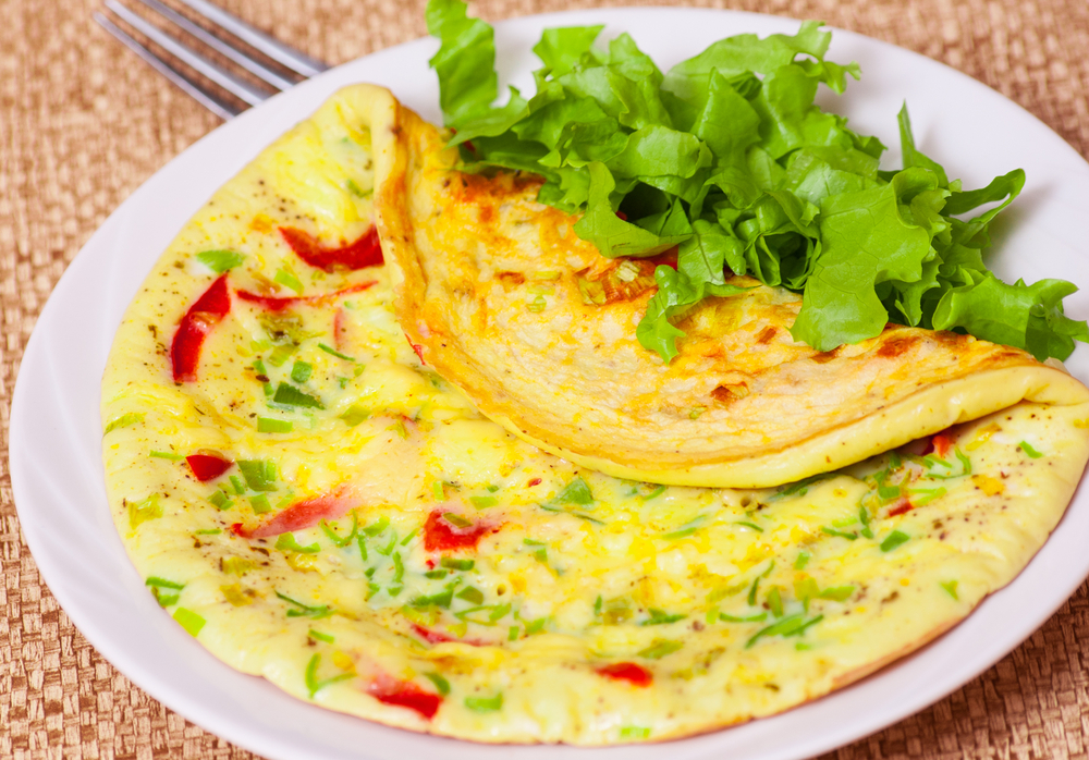 Идеальное решение – омлет, приготовленный на антипригарной сковороде, что позволяет не использовать масло Белковые продукты