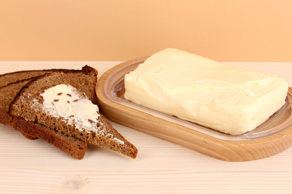 Калорийность бутерброда изменяется в широких пределах, так как сильно зависит от сорта хлеба, размера порции, соотношения ингредиентов. Калорийность бутерброда