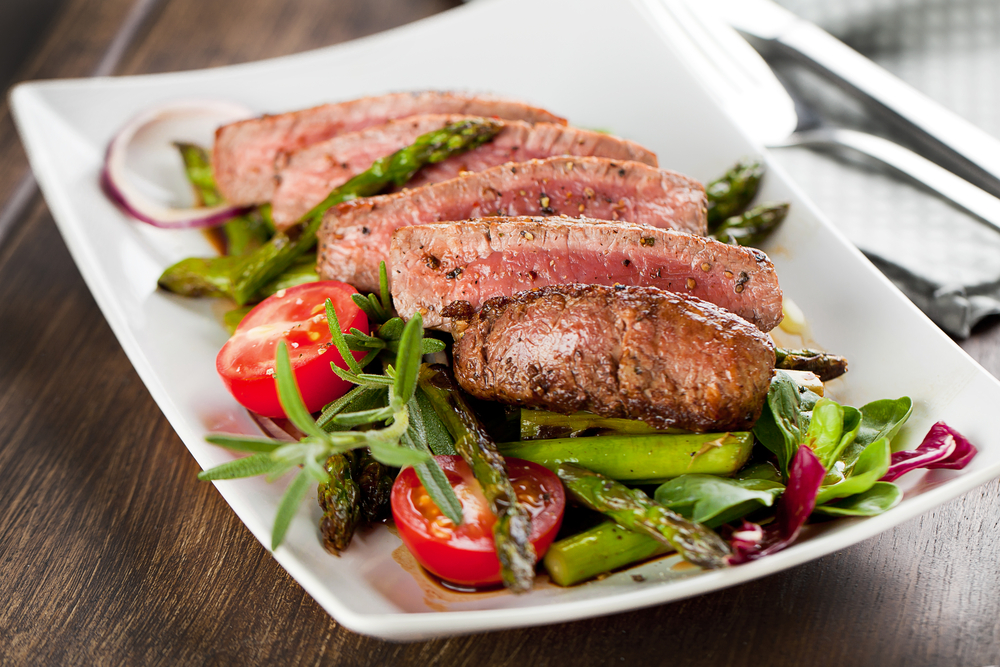 Подросткам и детям рекомендуется питаться полноценно, в том числе и мясной пищей подросткам и детям рекомендуется питаться полноценно